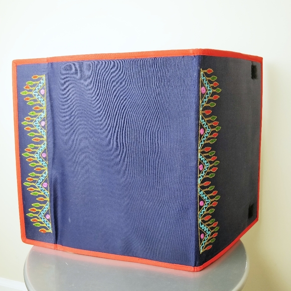NWOT handmade cloth folder with embroidery - Picture 5 of 10